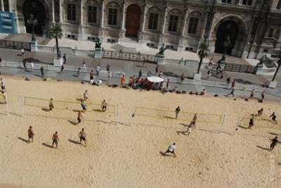 Beach volley gratuit sur le parvis de l'Hôtel de Ville