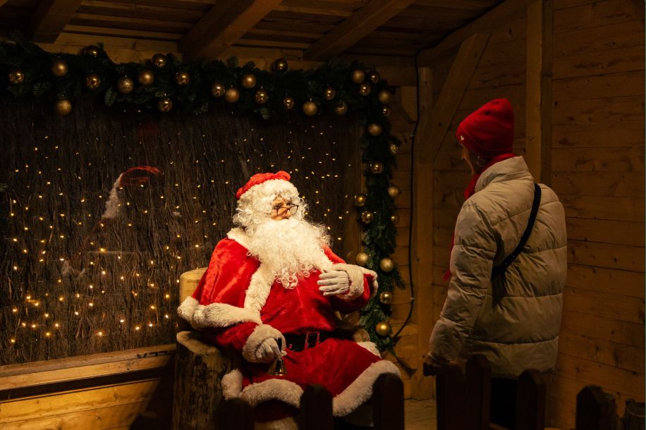 Le parvis de l'Hôtel de Ville se transforme en Forêt enchantée