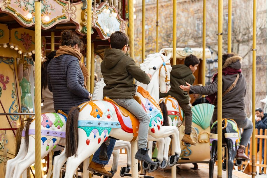 Le parvis de l'Hôtel de Ville se transforme en Forêt enchantée