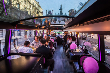 Restaurant insolite dans un bus à Paris 
