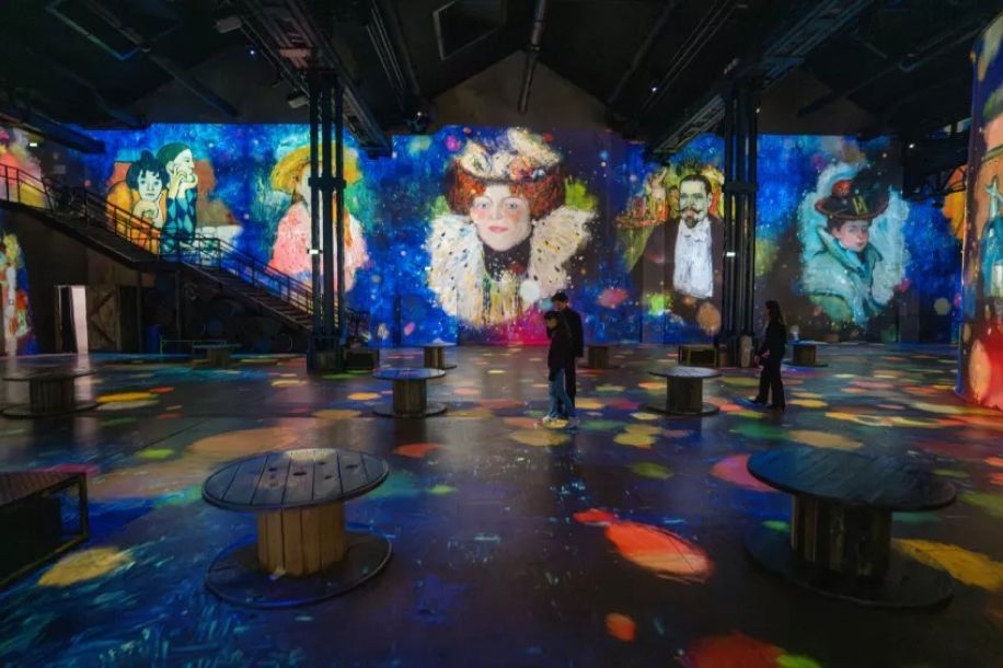 L’Atelier des Lumières : le musée immersif où les tableaux prennent vie