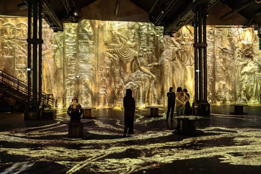 L’Atelier des Lumières : le musée immersif où les tableaux prennent vie