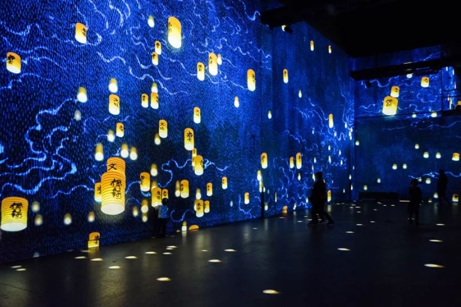 Voyagez avec Van Gogh, Le Petit Prince et Hokusai à l'Atelier des Lumières