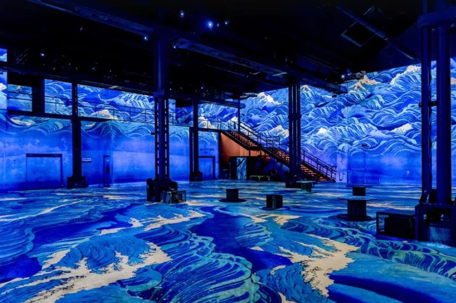 Voyagez avec Van Gogh, Le Petit Prince et Hokusai à l'Atelier des Lumières