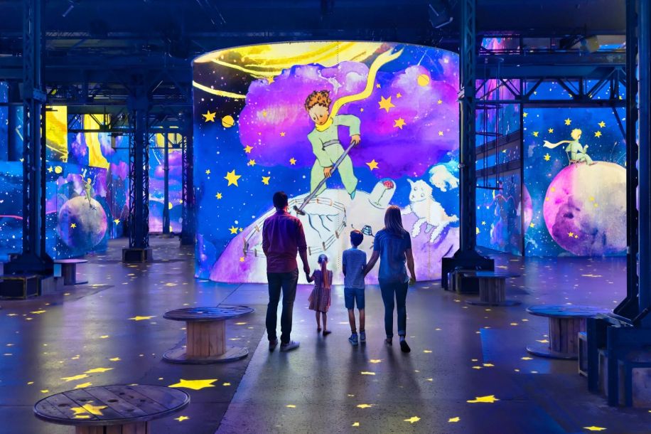 Voyagez avec Van Gogh, Le Petit Prince et Hokusai à l'Atelier des Lumières