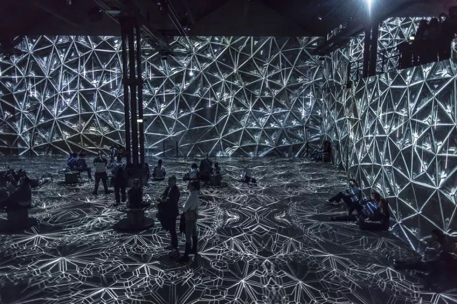 Voyagez avec Van Gogh, Le Petit Prince et Hokusai à l'Atelier des Lumières
