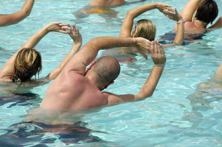 Cours d’aquagym gratuit à Paris en plein air à l'heure du déjeuner