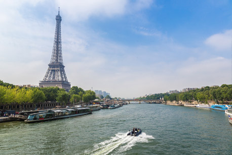 Louer un bateau à Paris : créer un moment d’exception