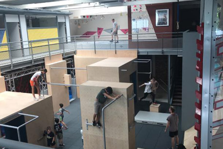 Parcours d’obstacles indoor, une sortie insolite pour se transformer en ninja