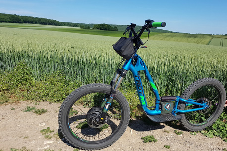 Escapade insolite : panorama et sensations épiques pour cette visite guidée en trottinette électrique à deux pas de Paris