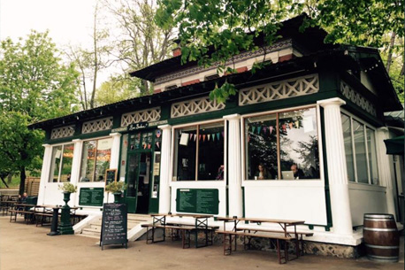 Bar guinguette dans le parc des Buttes Chaumont