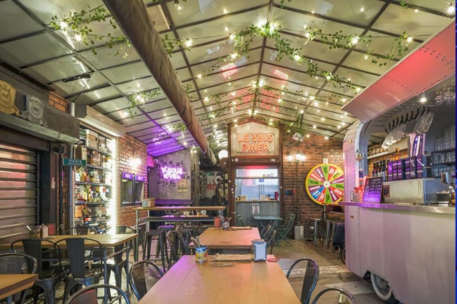 300 jeux, des cocktails et zéro ennui : bienvenue au 3Bis