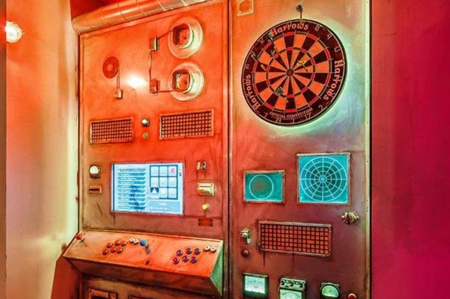 300 jeux, des cocktails et zéro ennui : bienvenue au 3Bis