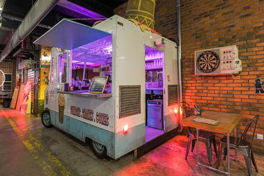 300 jeux, des cocktails et zéro ennui : bienvenue au 3Bis