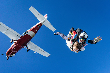 Tout savoir sur le saut en parachute à Paris