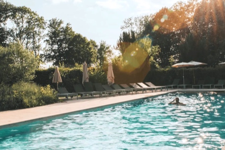 Pool Day au Château de Villiers le Mahieu : piscine, activités, buffets et boissons.. tout à volonté !