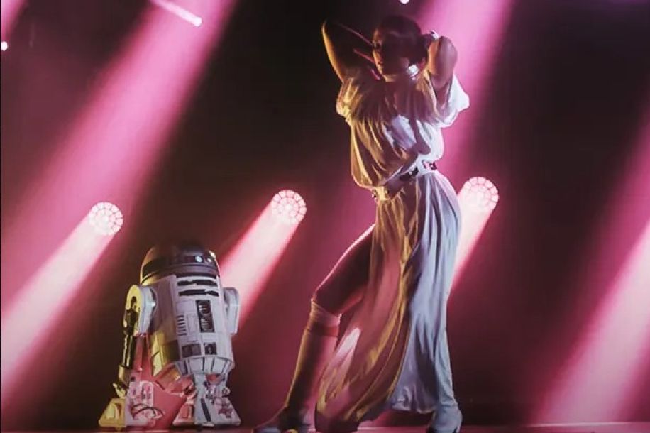 The Empire Strips Back : un hommage décalé et irrésistible à l’univers culte de la SF