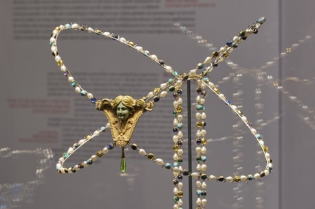 Exposition gratuite sur les bijoux de scène de la Comédie Française