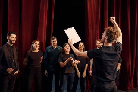 Stage de théâtre gratuit à Paris : une immersion sans pression dans le jeu d’acteur