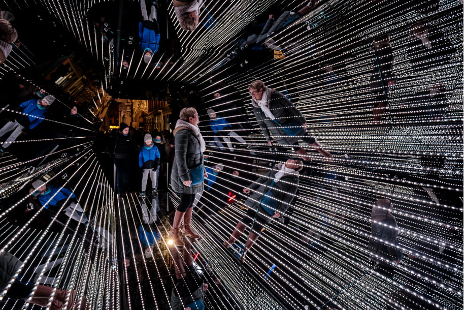 Into the Light, 3000 m² d’art lumineux pour une expérience hors norme