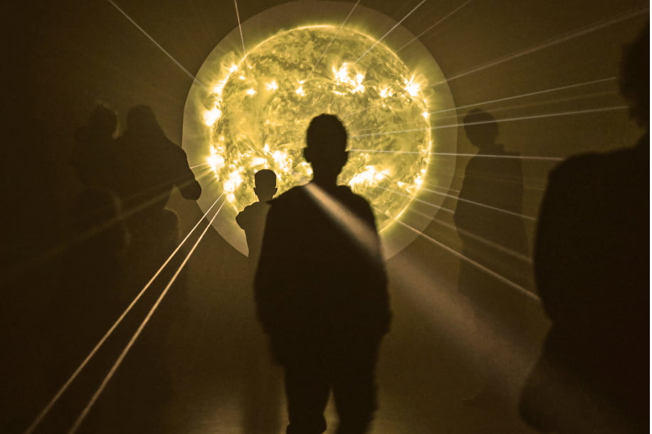 Into the Light, 3000 m² d’art lumineux pour une expérience hors norme