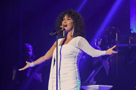 A Tribute To Whitney Houston : la diva revient (presque) pour de vrai !
