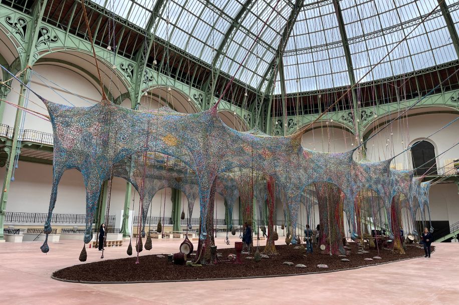 L'installation géante en crochet gratuite d'Ernesto Neto au Grand Palais