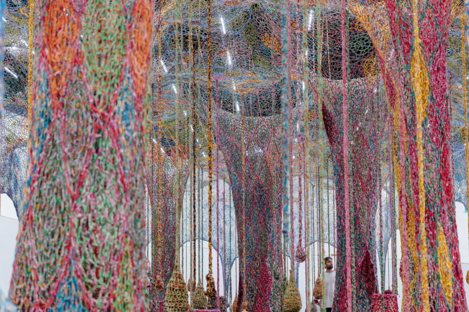L'installation géante en crochet gratuite d'Ernesto Neto au Grand Palais