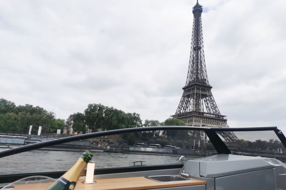 Noti Plage : l’adresse estivale à ne pas manquer au pied de la Tour Eiffel