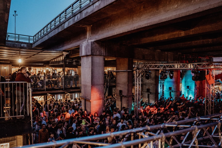 Open air, house & tattoos : l’été 2025 du Kilomètre25 s’annonce bouillant