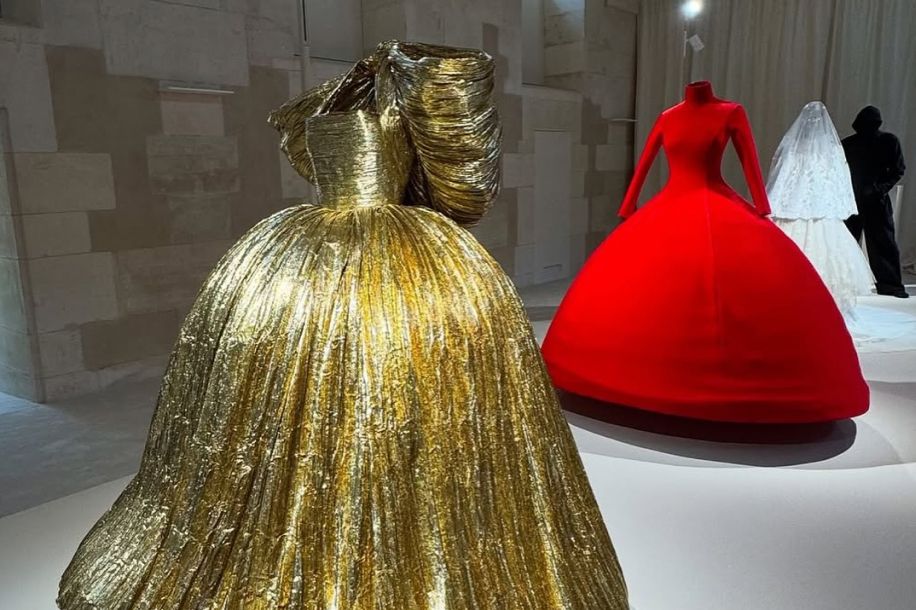 Balenciaga par Demna : l'exposition gratuite qui retrace 10 ans de mode radicale