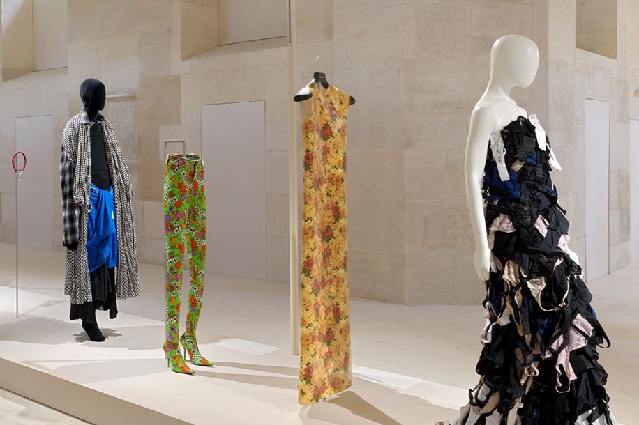 Balenciaga par Demna : l'exposition gratuite qui retrace 10 ans de mode radicale
