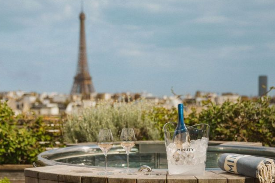 La Villa Minuty : le rooftop qui fait rimer Provence et Paris
