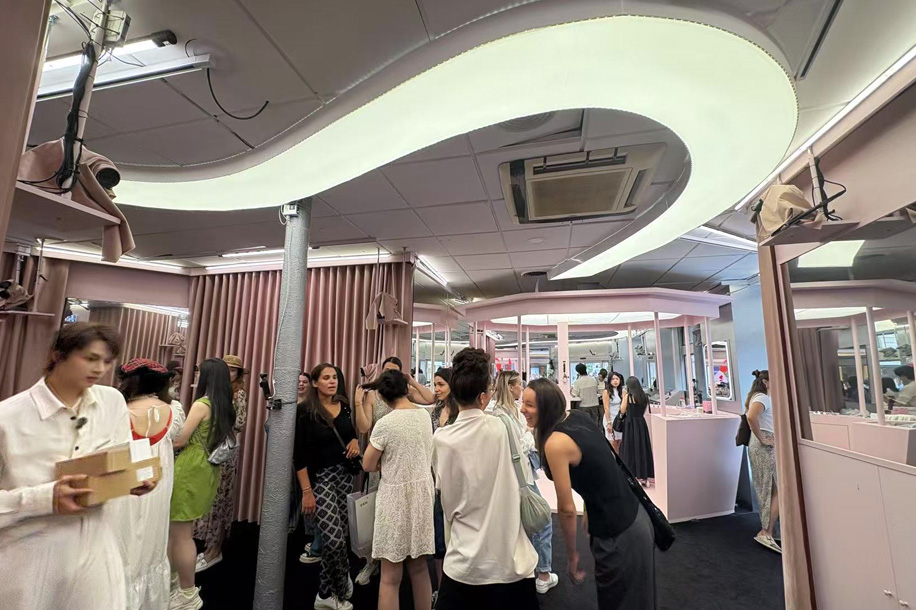 Austin Li fait le show à Paris : conseils, make up et masterclass
