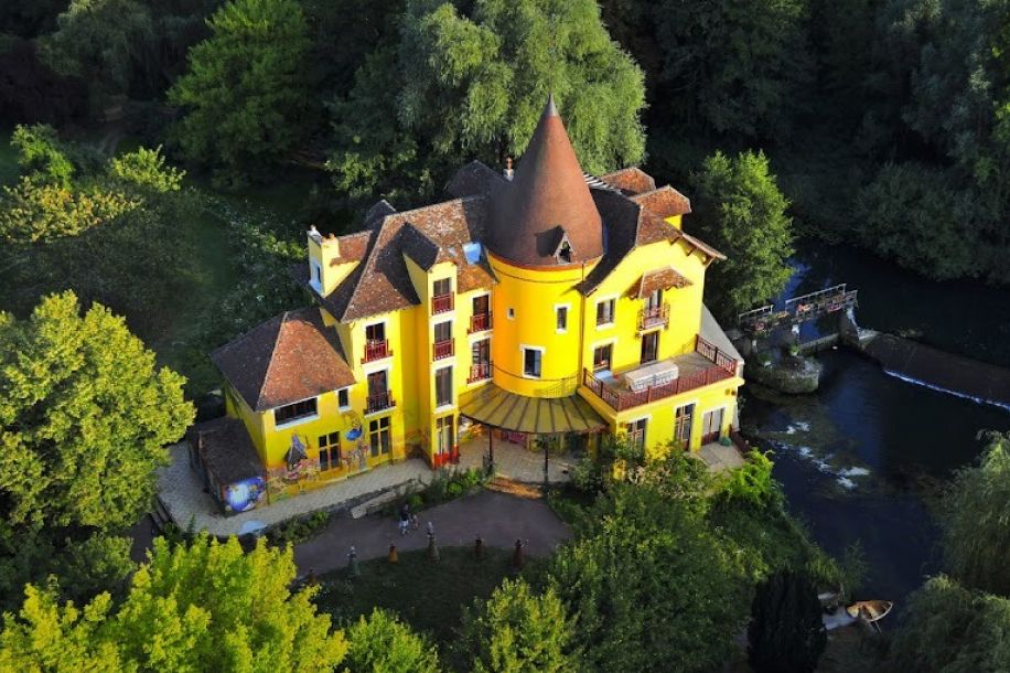 promenade insolite moulin jaune couleurs ete 1