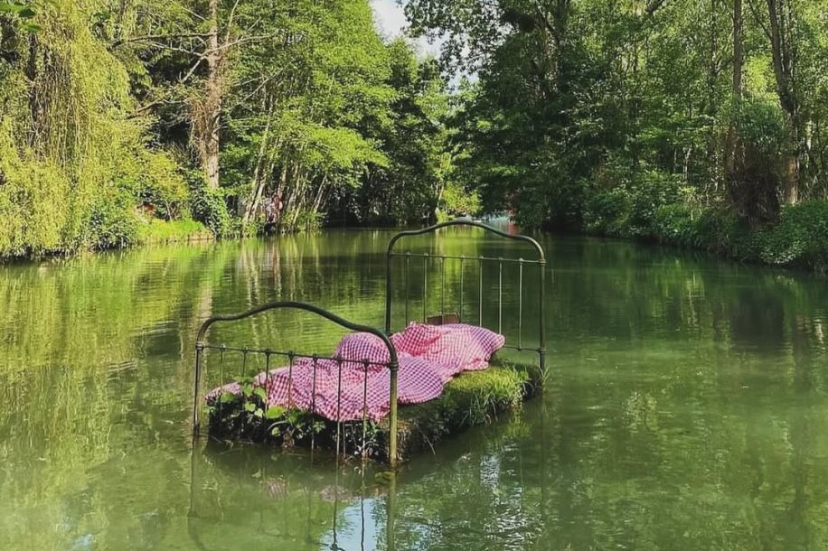 Balade enchantée et insolite au jardin du Moulin Jaune : poésie, de fanfares et fantaisie