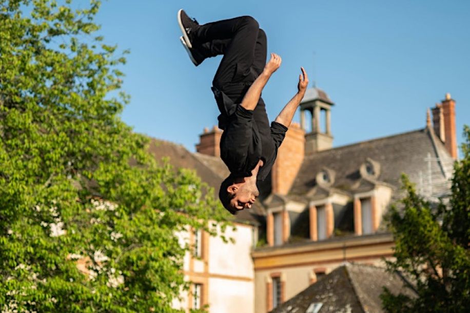 Une semaine de théâtre gratuit en plein air sur l’île de loisirs de Cergy !