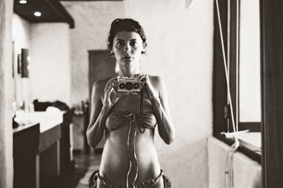 Audrey Tautou se dévoile avec l’exposition gratuite « Superfacial »