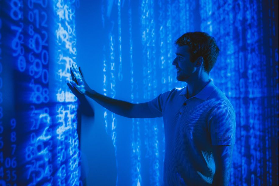 TOI : l’expérience immersive qui révèle votre Aura