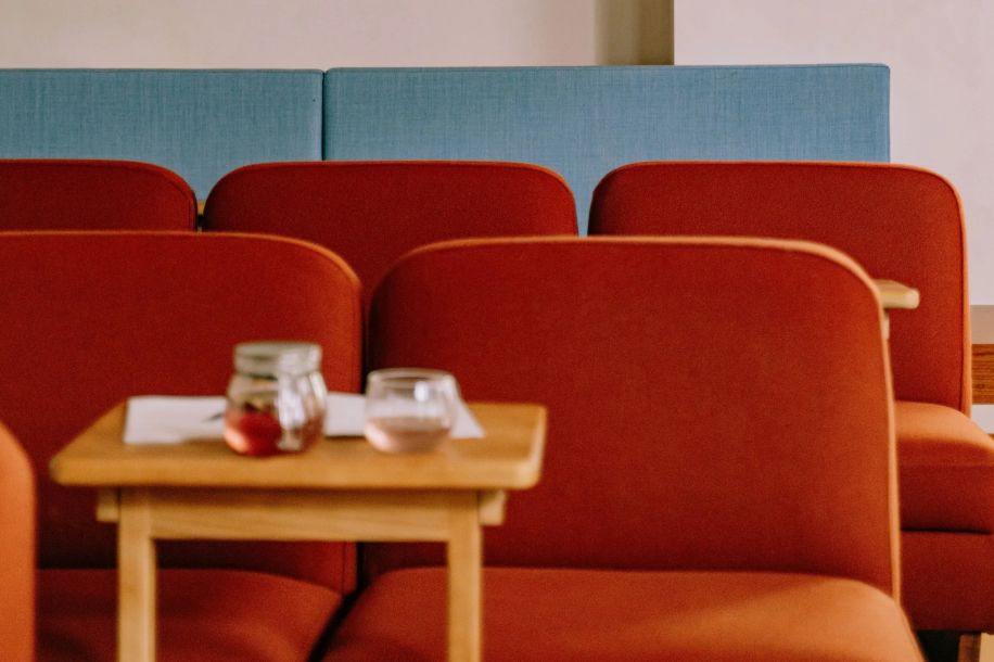 Off campus, le lieu hybride entre café, librairie et cours du soir !