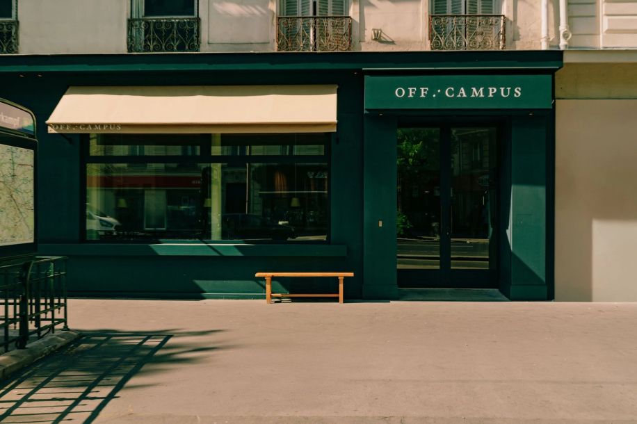 Off campus, le lieu hybride entre café, librairie et cours du soir !