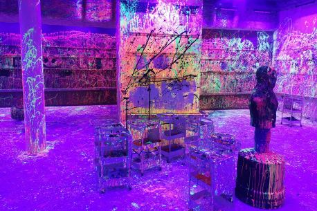 Peinture, lumière noire et fun : cap sur l’univers des Paint Invaders