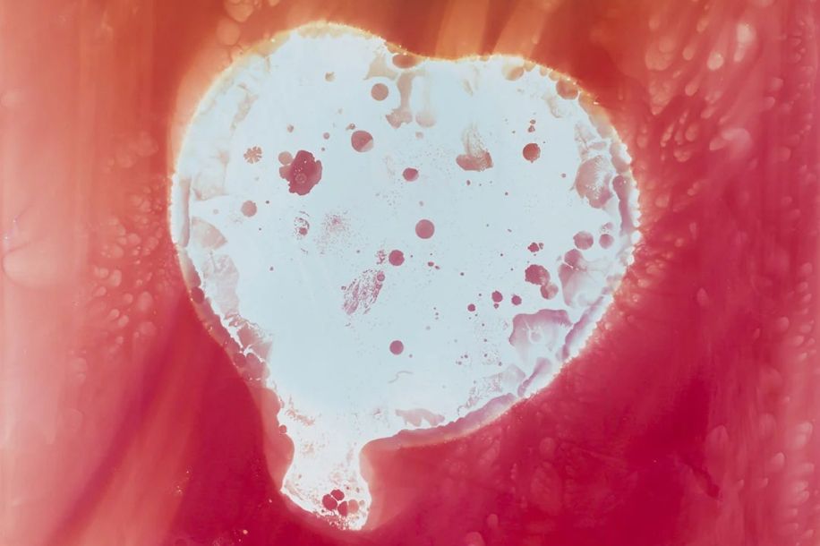 Parfum, sculpture de l’invisible : l’exposition olfactive gratuite de Francis Kurkdjian