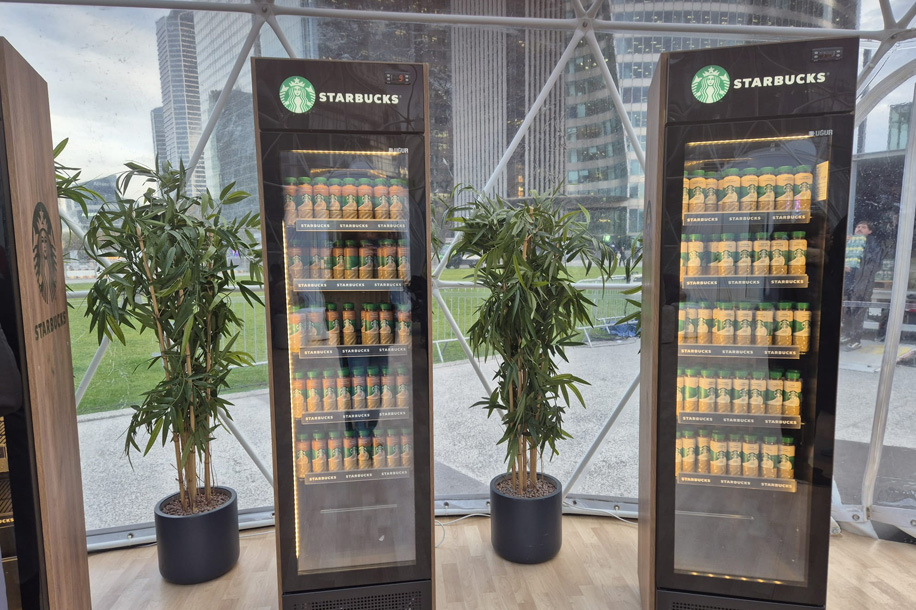 Starbucks installe un café éphémère gratuit dans une bulle sur le parvis de La Défense