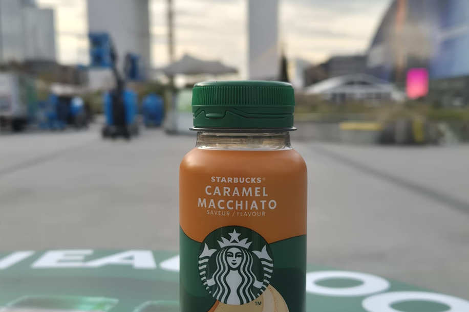 Starbucks installe un café éphémère gratuit dans une bulle sur le parvis de La Défense