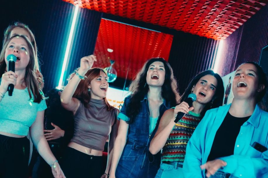 Karaoké, blind test et gaming : découvrez la Karaoké Box Paradiso !
