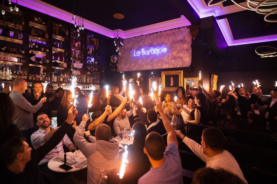 La Baraque : l’adresse du 11e où l’on dîne, trinque et danse jusqu’à l’aube
