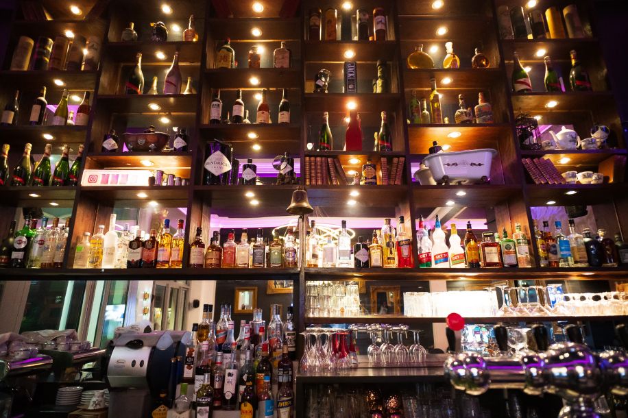 La Baraque : l’adresse du 11e où l’on dîne, trinque et danse jusqu’à l’aube