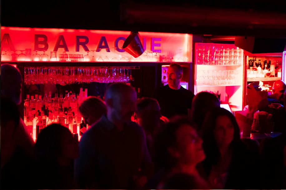 La Baraque : l’adresse du 11e où l’on dîne, trinque et danse jusqu’à l’aube