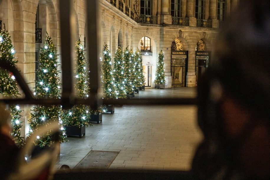 Tour de Noël en bus à prix réduit : Paris en lumière dès 31,20 € !